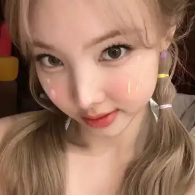 钟由希